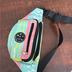 Vintage Maui and Sons Pastel Patterned Accessory